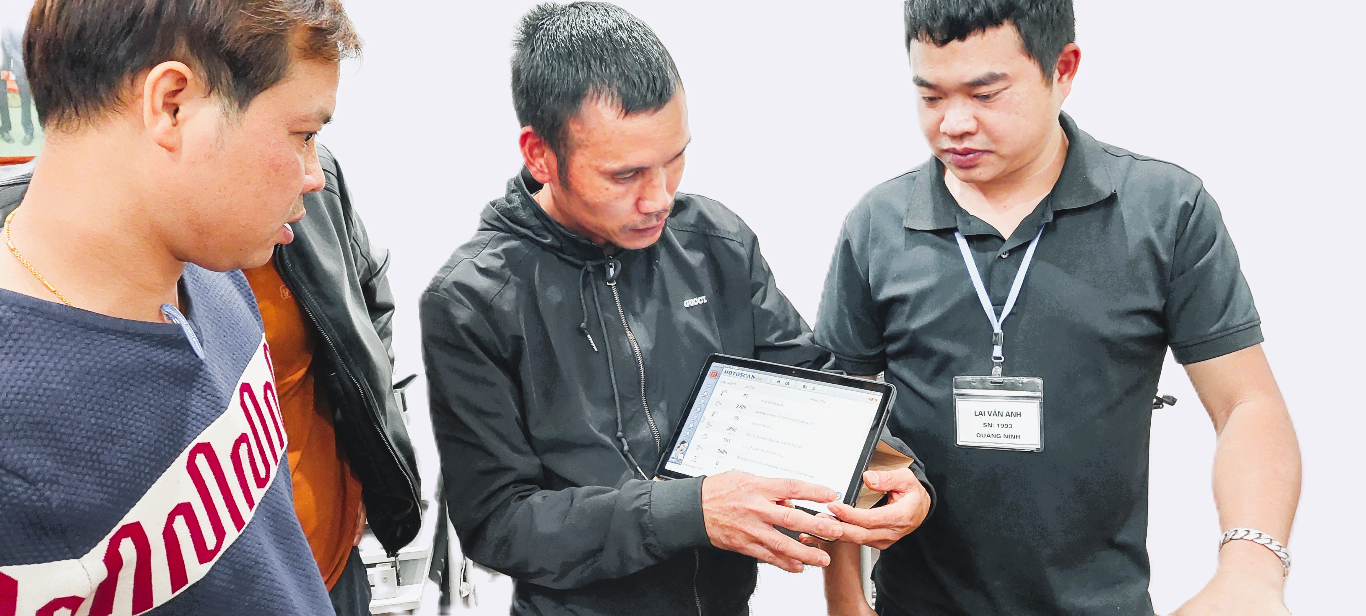 Thực Hành Trực Tiếp Bằng Máy Chẩn Đoán Và Xe Thực Tế