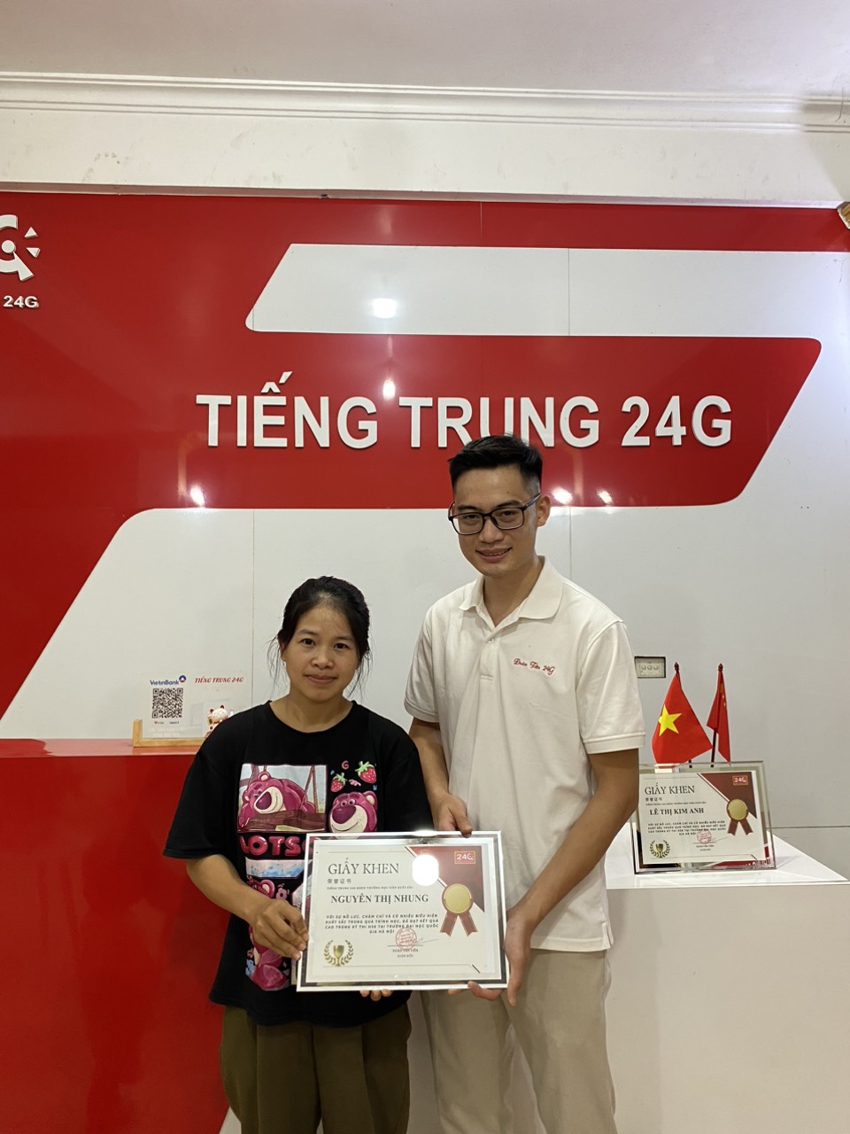 Nguyễn Thị Nhung  khen thưởng HSK4 tại Trung Tâm 24G